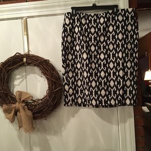 Ann Taylor Black and khaki lined skirt